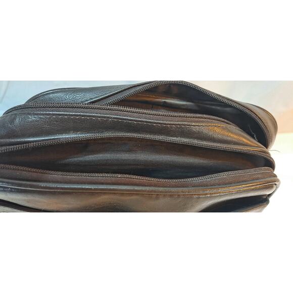 Functional, Multi-pocket Crossbody Handbag - Picture 6 of 7